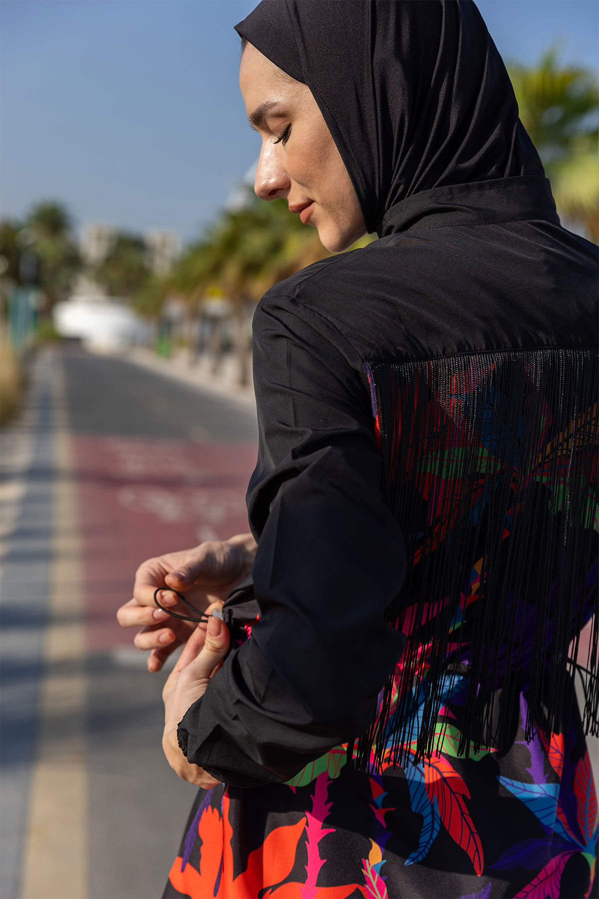 Alfasa Kadın Tam Kapalı Tesettür Mayo Fermuarlı Paraşüt Düz Paça Arka Püskül Süslemeli - Siyah - Thumbnail