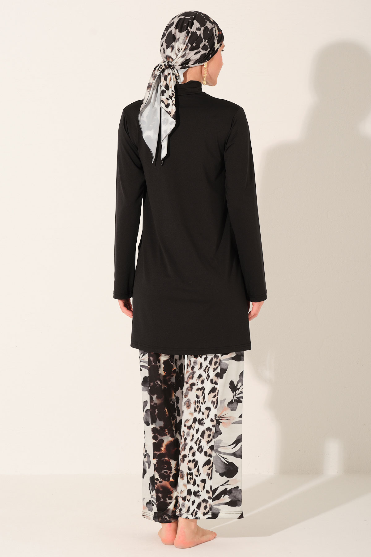 Alfasa Kadın Tam Kapalı Tesettür Mayo Likralı Kumaş Bol Paça Desenli - Siyah - Thumbnail