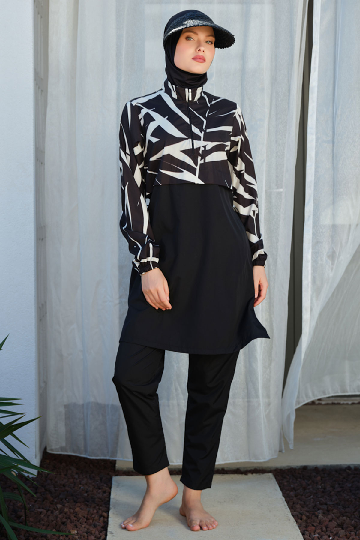 Alfasa Kadın Tam Kapalı Tesettür Mayo Şapkalı Croplu Paraşüt Kumaş Düz Paça Desenli - Siyah - Thumbnail