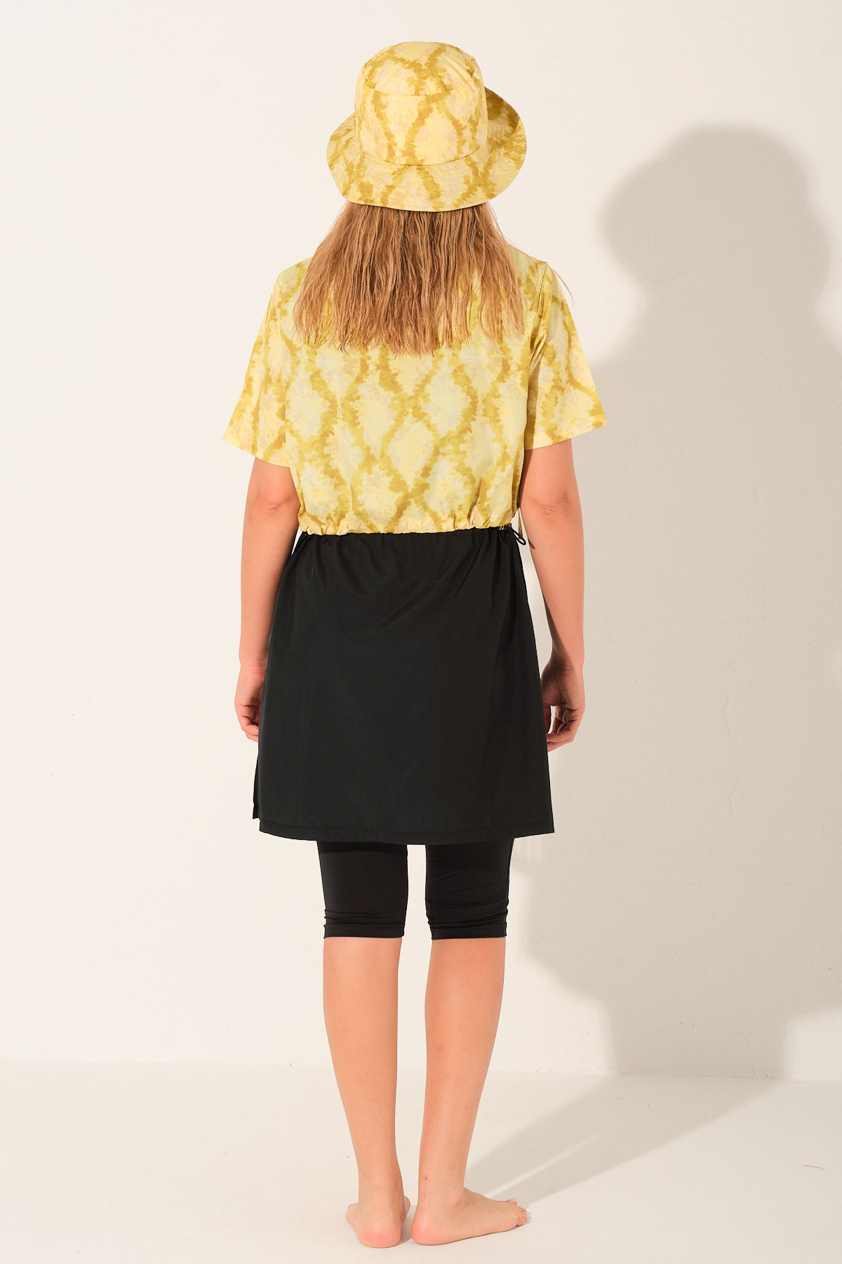 Alfasa Kadın Yarı Kapalı Mayo Şapkalı Croplu Kısa Kollu Desenli Yarım Fermuarlı Likralı - Siyah - Thumbnail