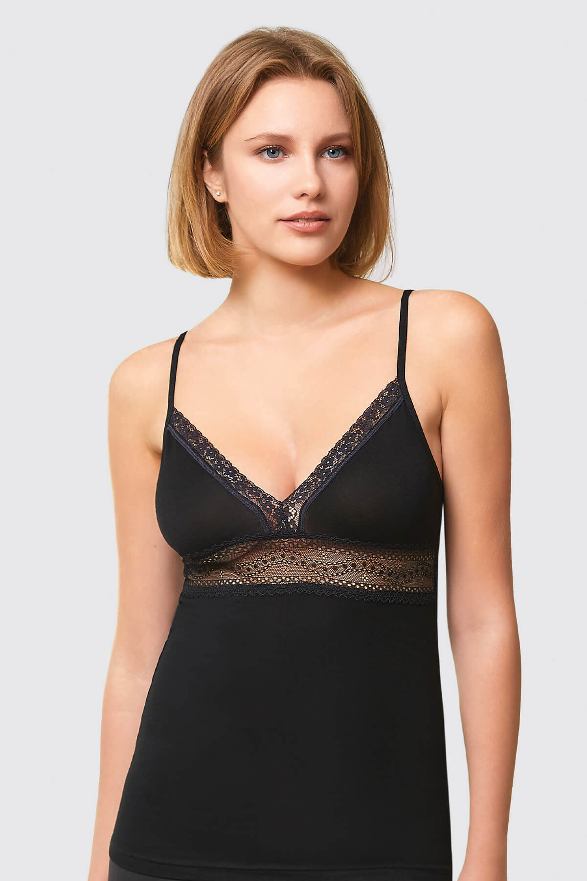 Berrak Kadın İp Askılı Atlet Dantelli Tül Detaylı Viskoz - Thumbnail