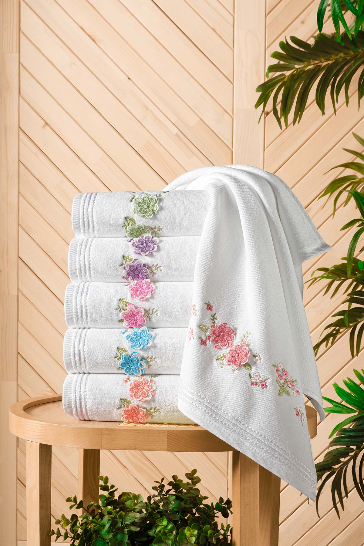 Fiesta Analı Kızlı Havlu Seti Aybüke 3D Nakışlı Kadife 30x50 50x90 - Thumbnail