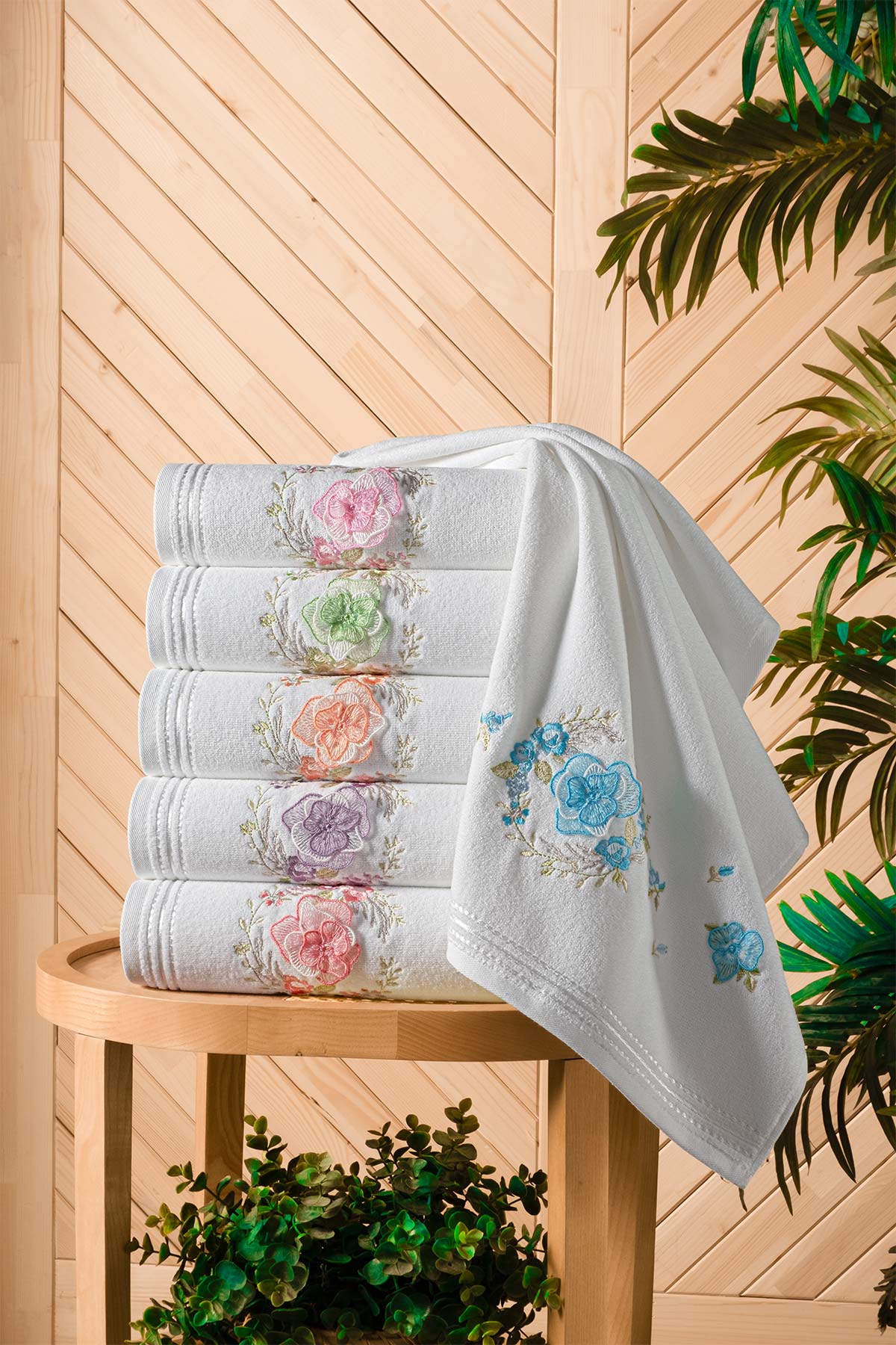 Fiesta Analı Kızlı Havlu Seti Aybüke 3D Nakışlı Kadife 30x50 50x90 - Thumbnail