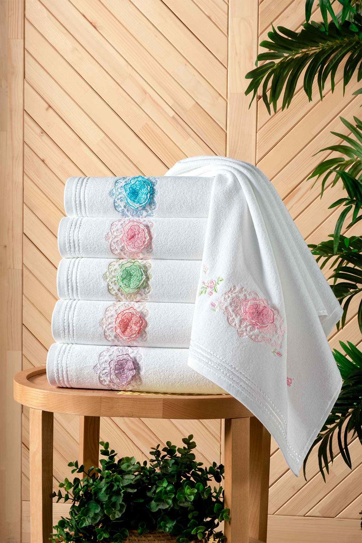 Fiesta Analı Kızlı Havlu Seti Aybüke 3D Nakışlı Kadife 30x50 50x90 - Thumbnail