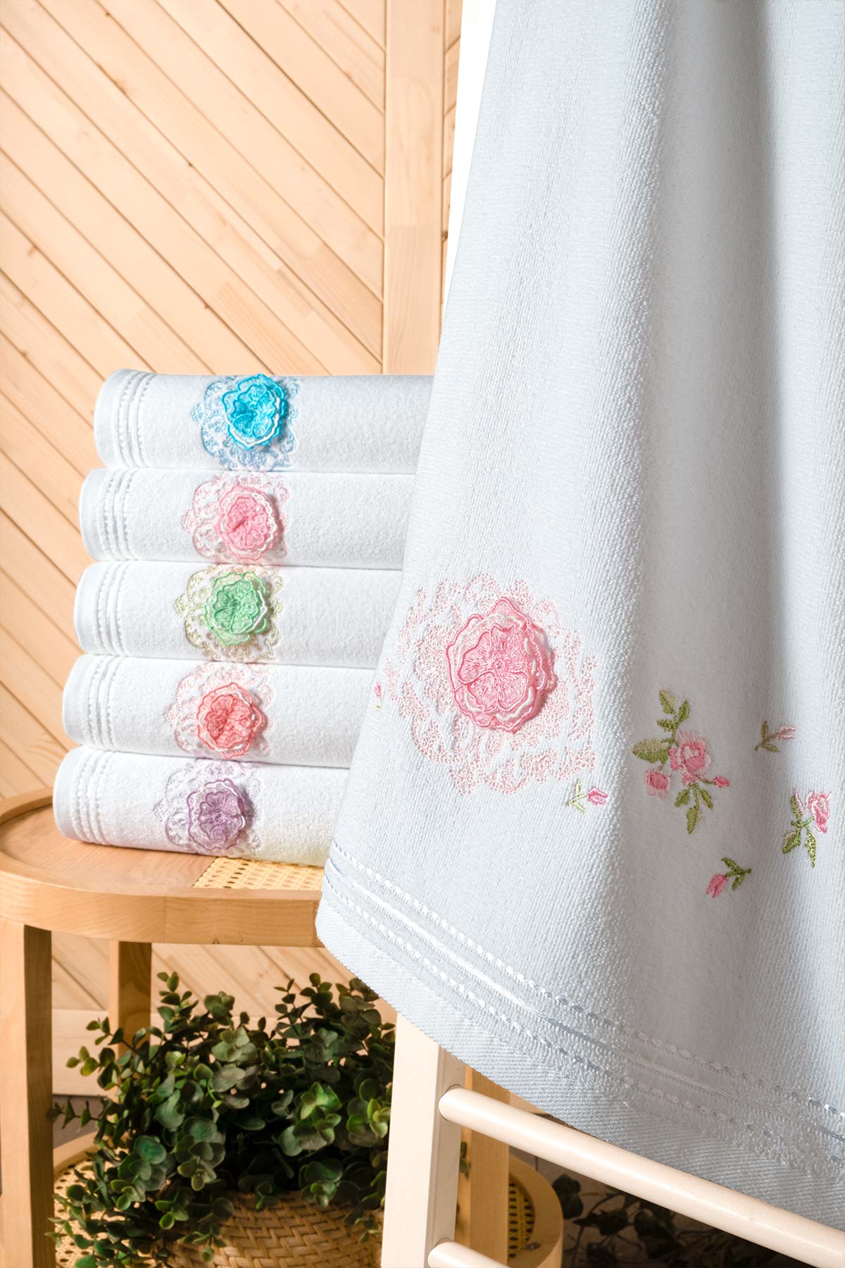 Fiesta Analı Kızlı Havlu Seti Aybüke 3D Nakışlı Kadife 30x50 50x90 - Thumbnail