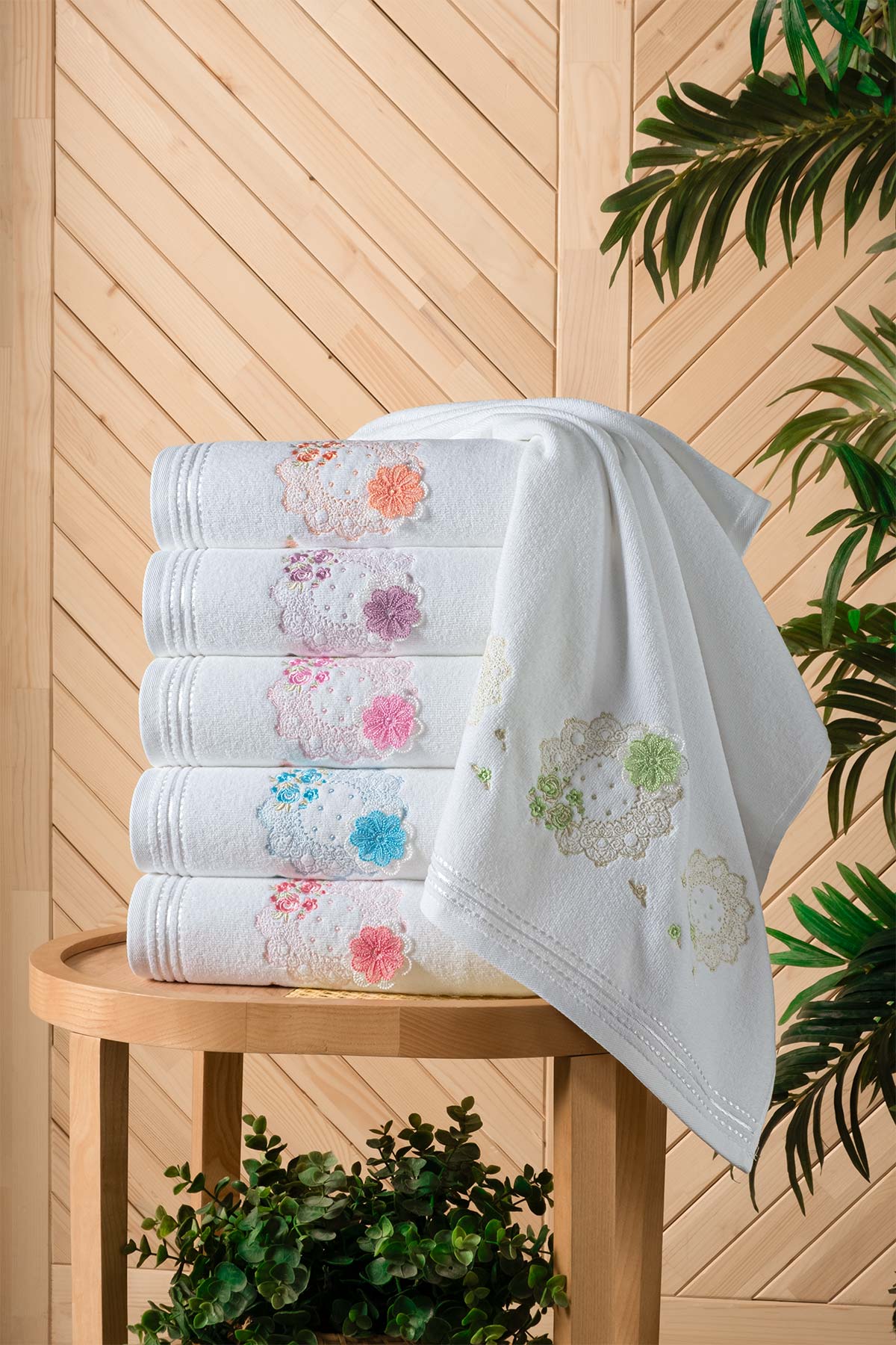 Fiesta Analı Kızlı Havlu Seti Aybüke 3D Nakışlı Kadife 30x50 50x90 - Thumbnail