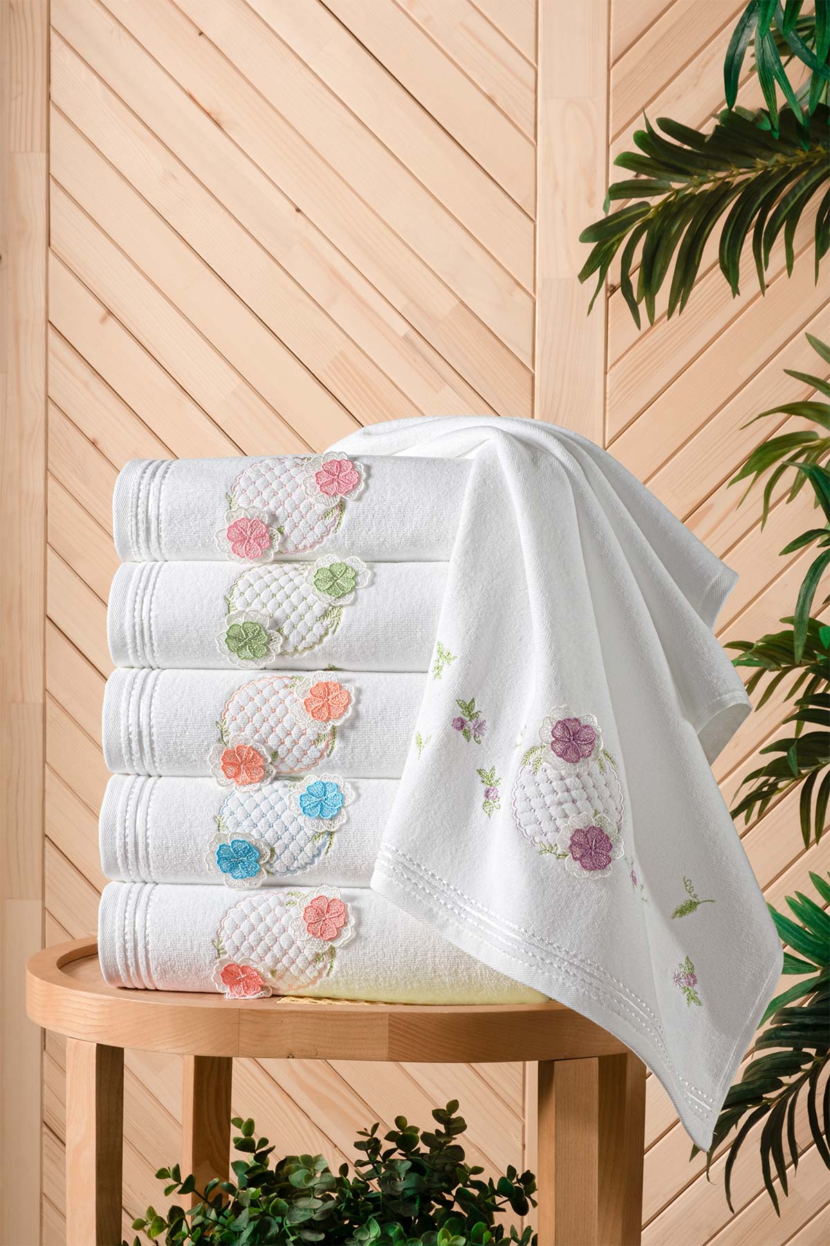 Fiesta Analı Kızlı Havlu Seti Aybüke 3D Nakışlı Kadife 30x50 50x90 - Thumbnail