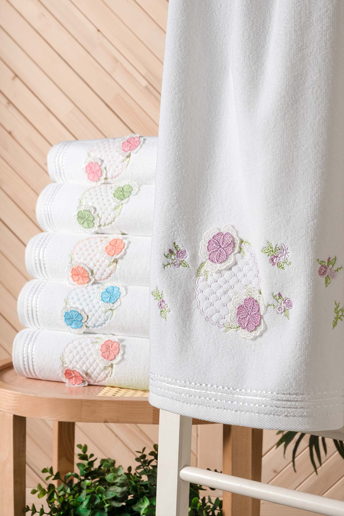 Fiesta Analı Kızlı Havlu Seti Aybüke 3D Nakışlı Kadife 30x50 50x90 - Thumbnail