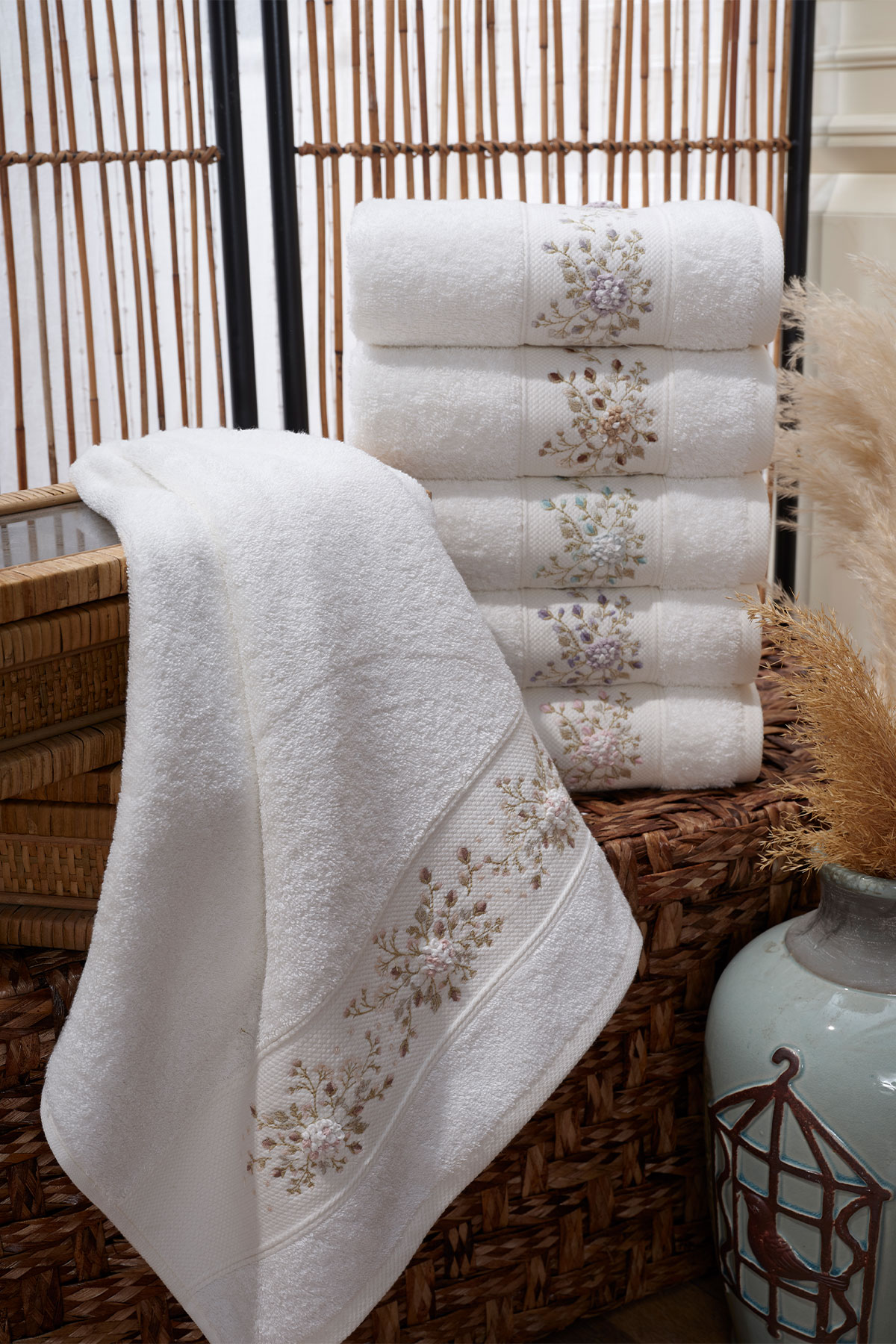 Fiesta Analı Kızlı Havlu Seti Jannifer El İşi Nakışlı Bambu 30x50 50x90 - Thumbnail