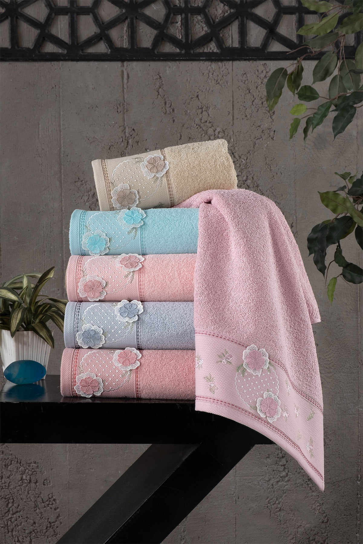 Fiesta Analı Kızlı Havlu Seti Lily El İşi Nakışlı Bambu 30x50 50x90 - Thumbnail