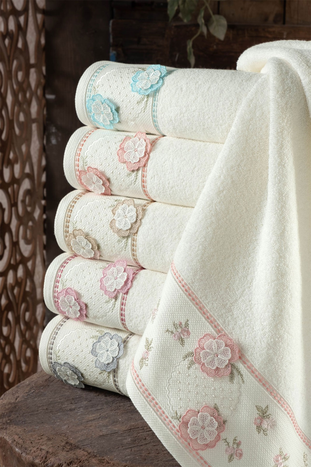 Fiesta Analı Kızlı Havlu Seti Lily El İşi Nakışlı Bambu 30x50 50x90 - Thumbnail