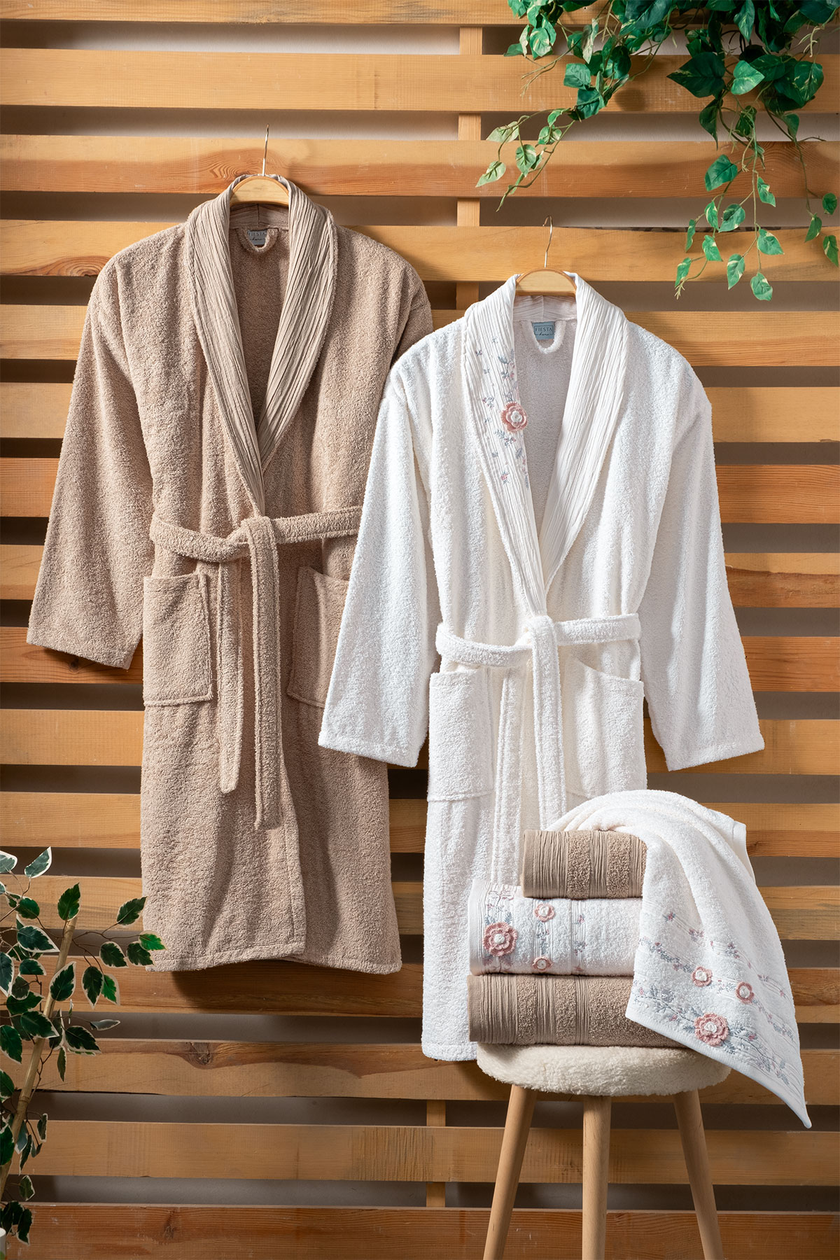 Fiesta Bornoz Seti Luxury El İşi Nakışlı 6 Parça - Thumbnail