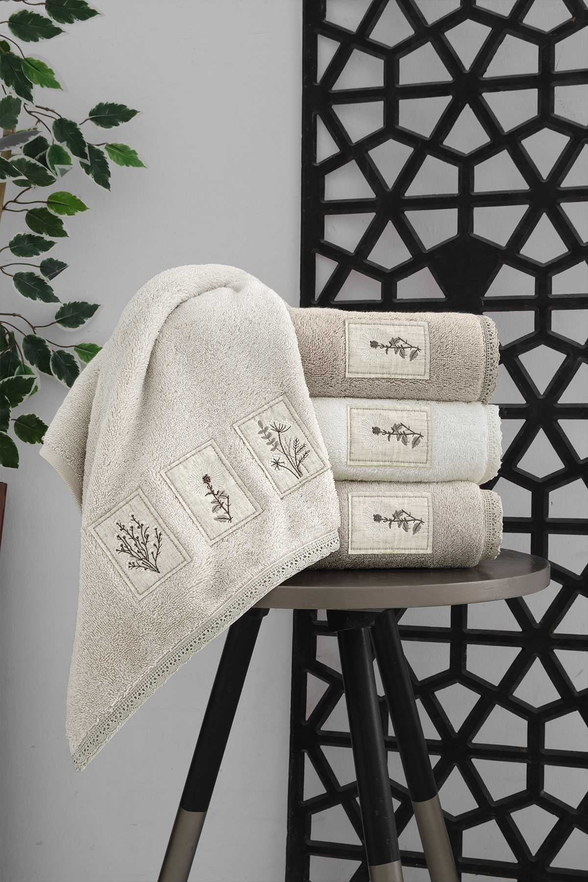 Fiesta El Yüz Havlusu 50x90 Penye Bez Aplikeli Nakışlı - Thumbnail