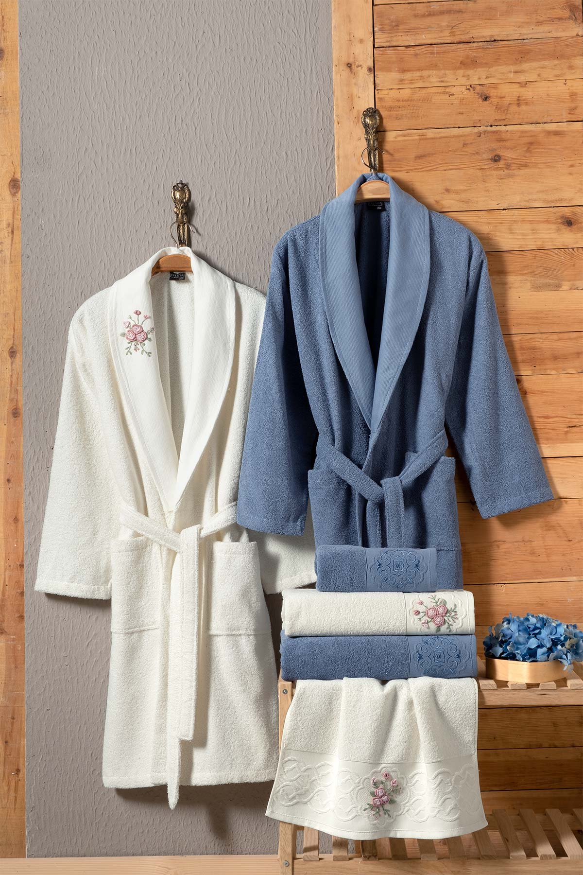 Fiesta Elite Buklet Jakarlı 3D Nakışlı 6 Parça Bornoz Seti %100 Pamuk - Thumbnail