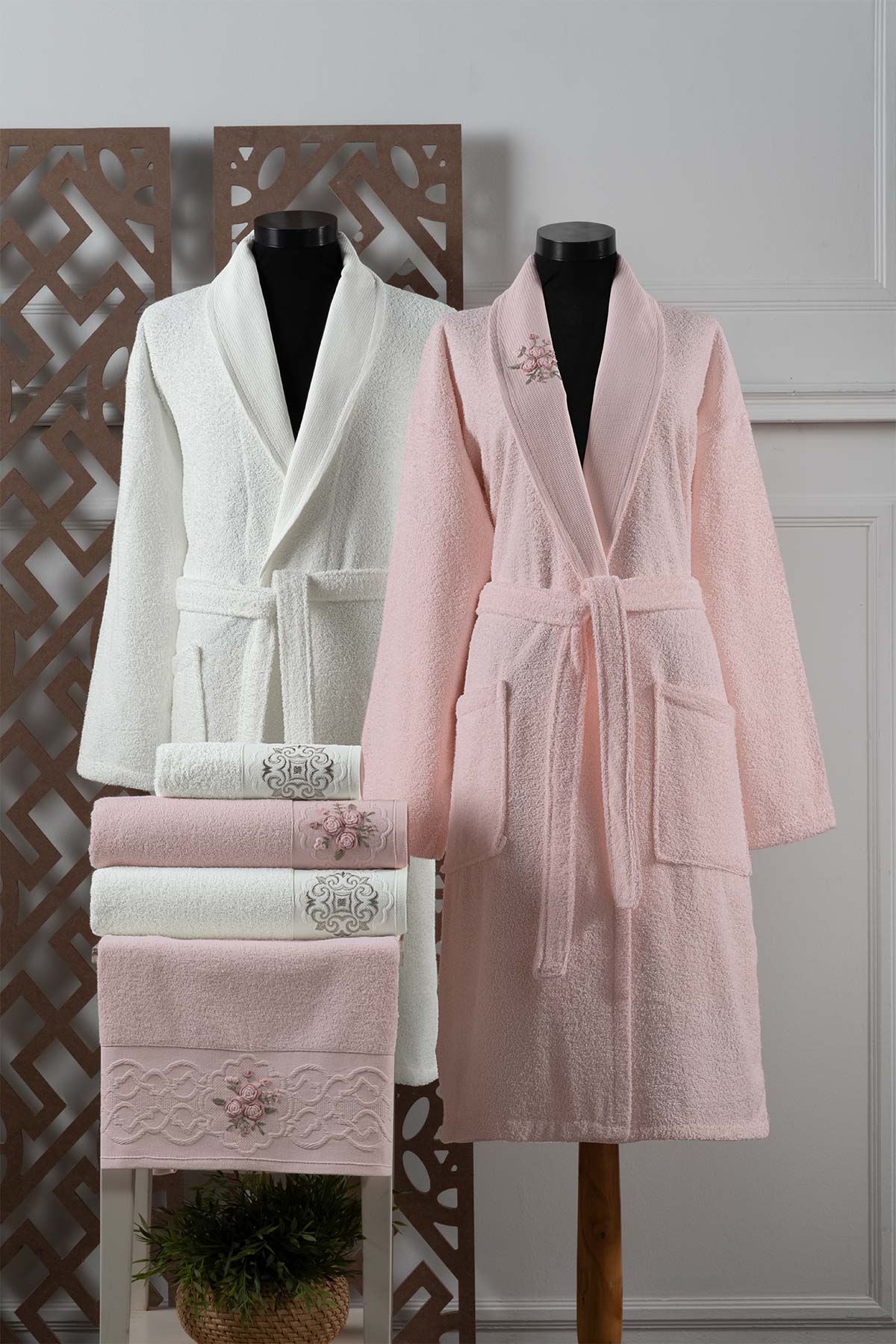 Fiesta Elite Buklet Jakarlı 3D Nakışlı 6 Parça Bornoz Seti %100 Pamuk - Thumbnail