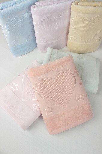 FIESTA - Fiesta İşlemelik Havlu Kadife Jakarlı Kalpli Etamin Bordürlü 50x90 (1)