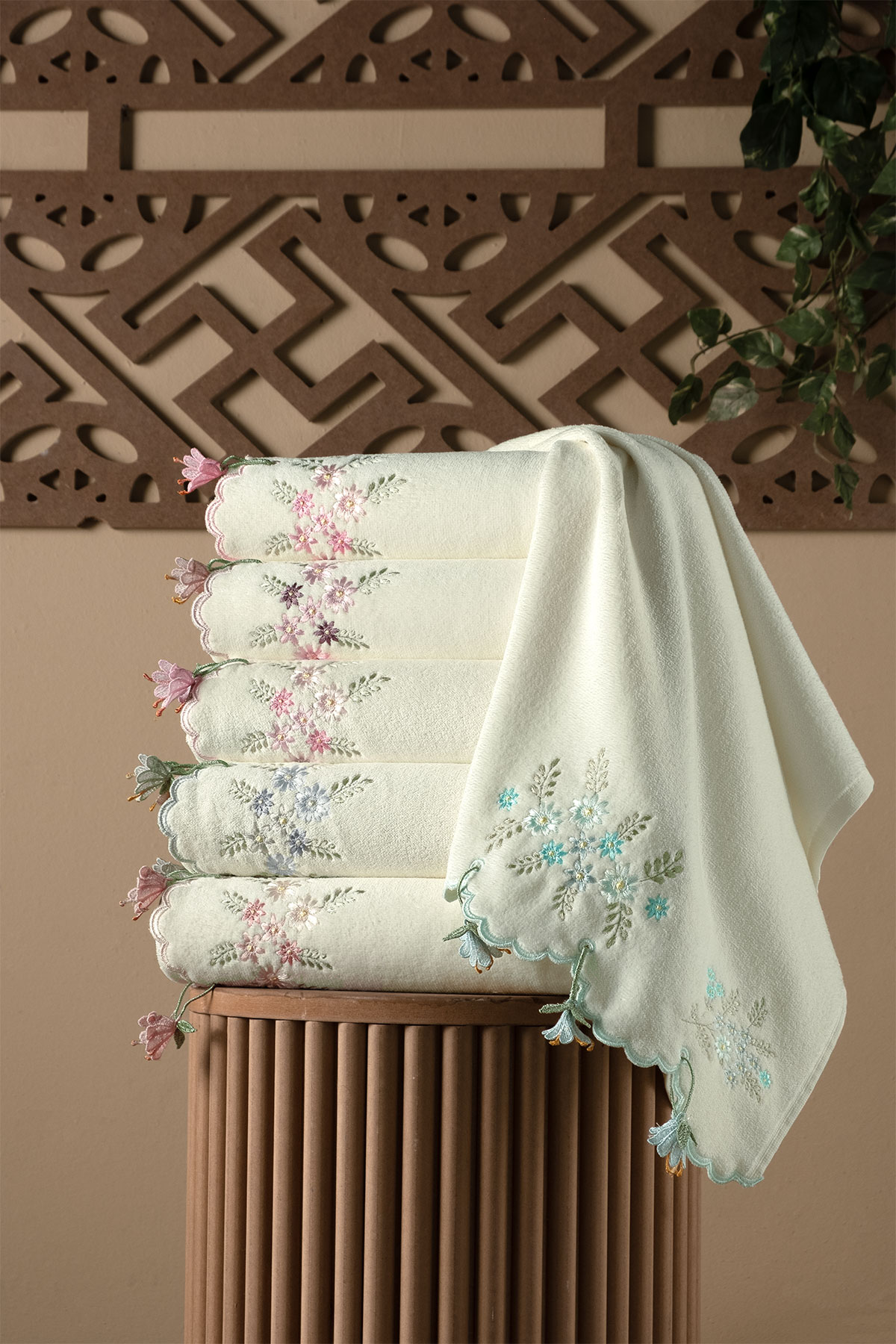 Fiesta Mutfak Havlusu Deren Soft Kadife 3D Nakışlı 30x50 - Thumbnail