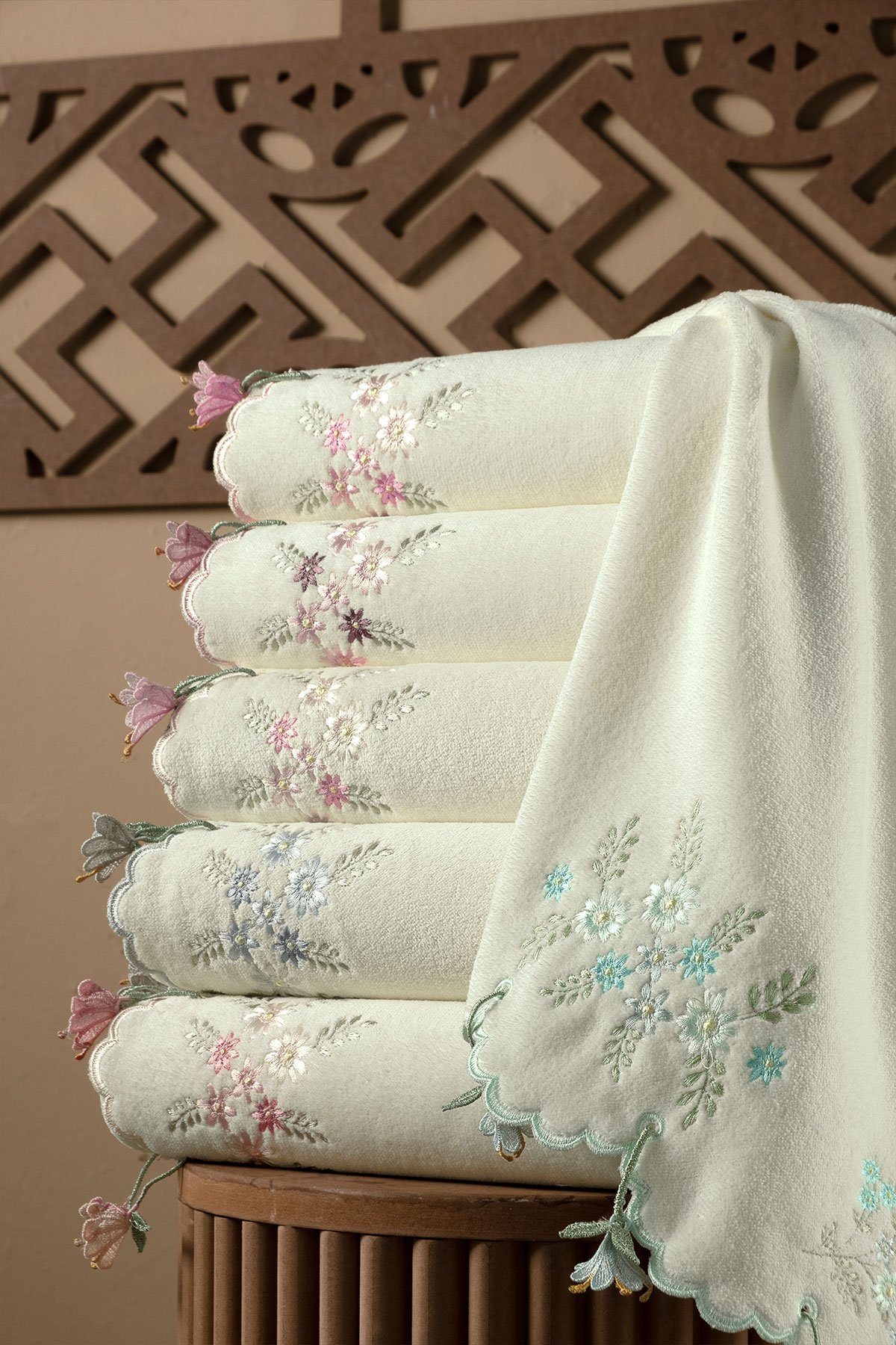 Fiesta Mutfak Havlusu Deren Soft Kadife 3D Nakışlı 30x50 - Thumbnail