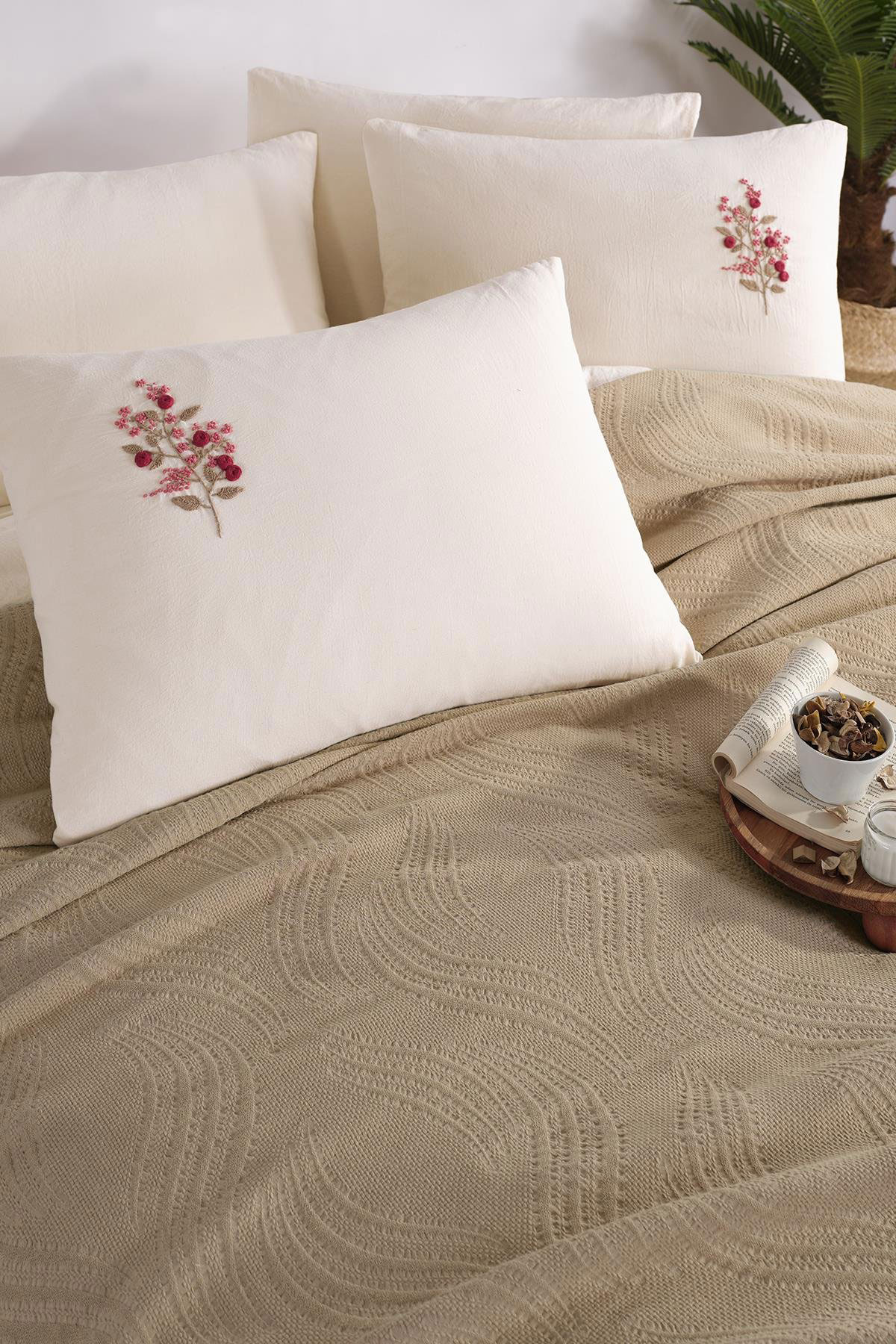 İyi Geceler İstanbul Nevresimli Pike Takımı Royal Crest 5 Parça Pamuklu - Thumbnail