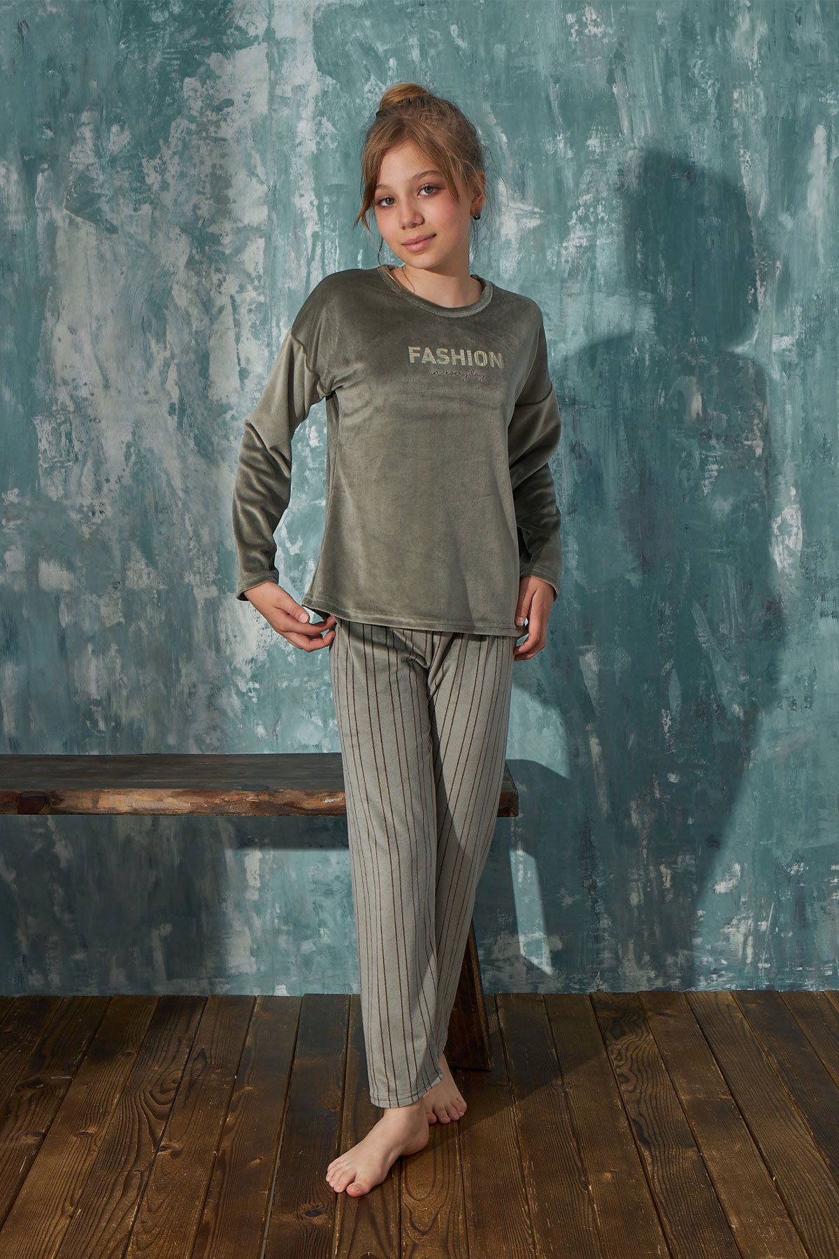 Mihra Kids Kız Çocuk Kadife Bisiklet Yaka Pijama Takımı Uzun Kollu - Yeşil - Thumbnail