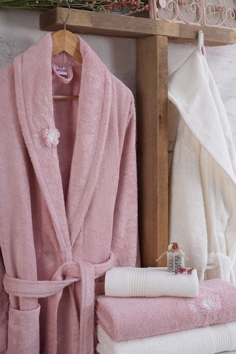 NURPAK - Nurpak Aile Bornoz Seti Hürrem Nakışlı 3D Bambu 8 Parça (1)