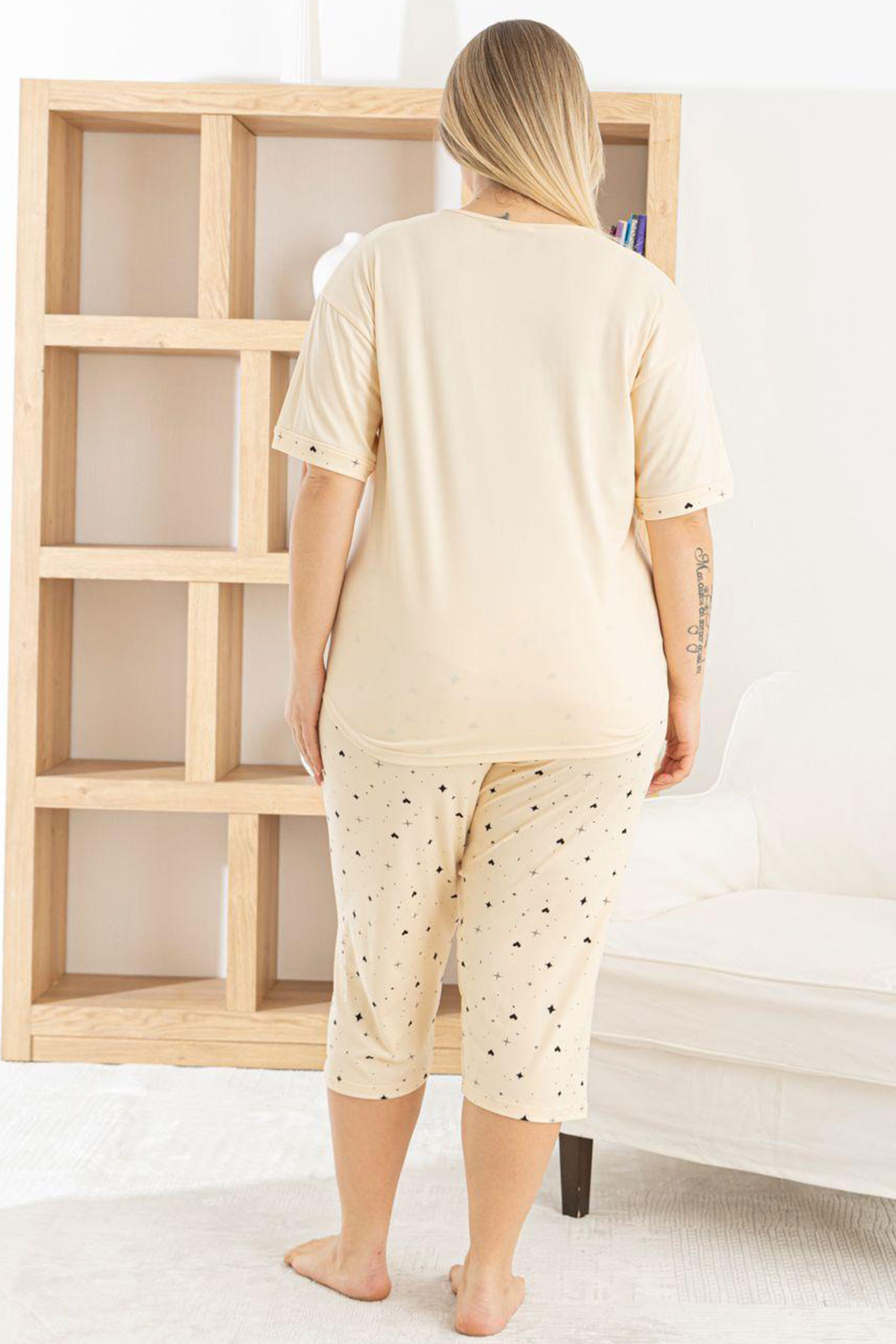 Pijamoni Kadın Büyük Beden Kapri Takımı Kısa Kollu Desenli Milan - Ekru - Thumbnail