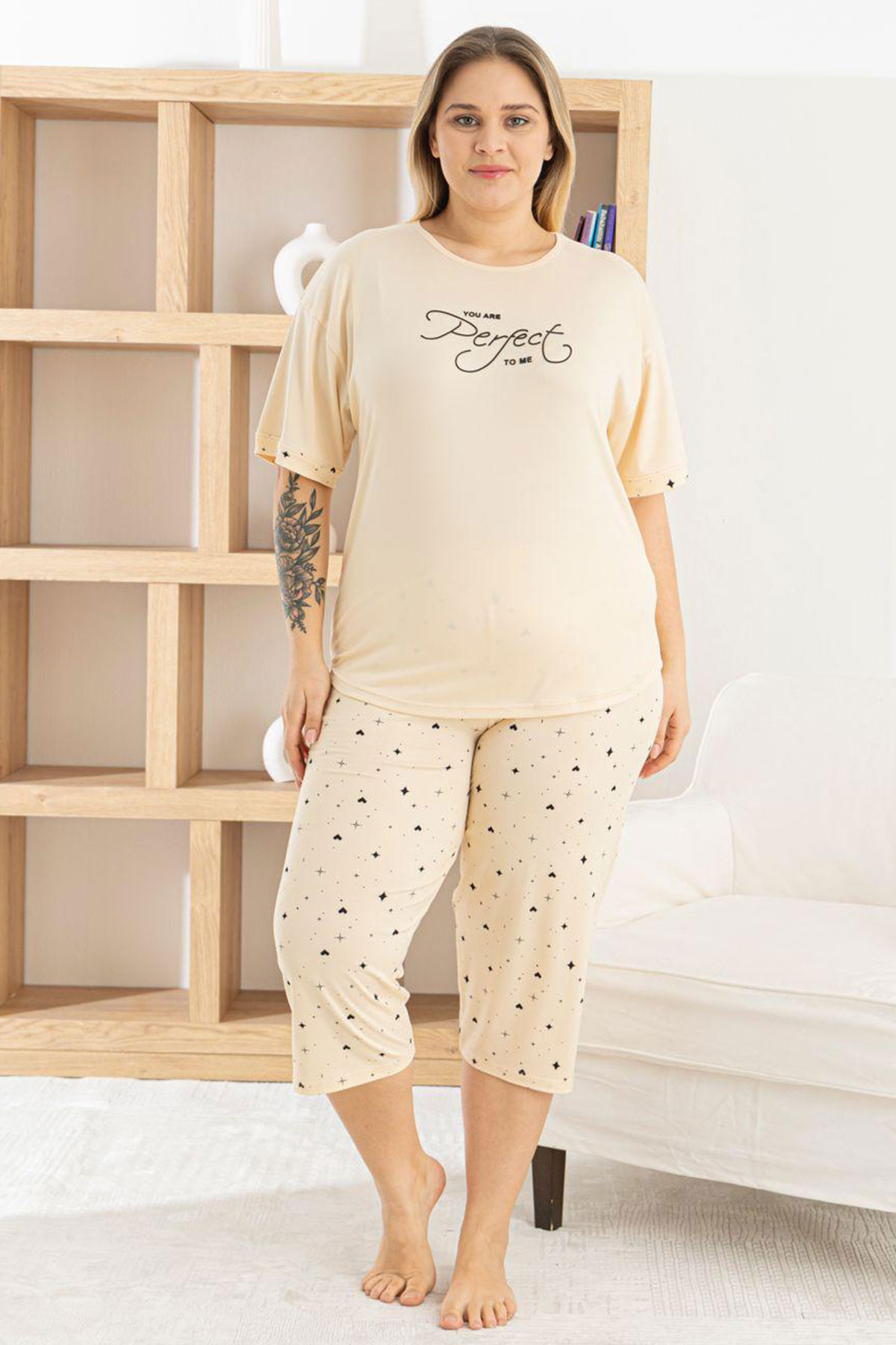 Pijamoni Kadın Büyük Beden Kapri Takımı Kısa Kollu Desenli Milan - Ekru - Thumbnail