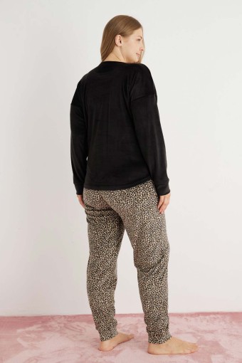 PİJAMONİ - Pijamoni Kadın Büyük Beden Pijama Takımı Uzun Kollu Kadife Paça Manşetli Önü Yazılı Leopar - Siyah (1)
