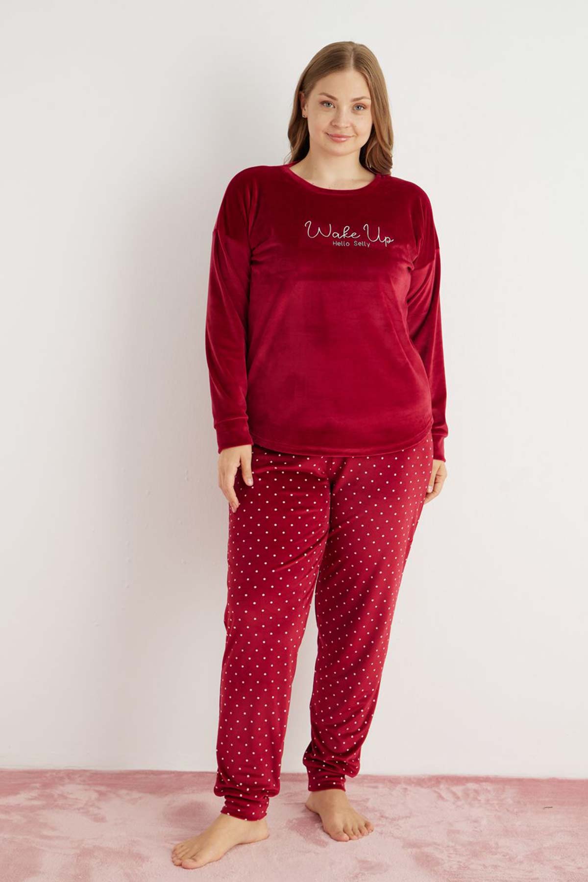 Pijamoni Kadın Büyük Beden Pijama Takımı Uzun Kollu Kadife Paça Manşetli Önü Yazılı Puantiyeli - Kırmızı - Thumbnail