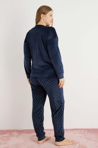 PİJAMONİ - Pijamoni Kadın Büyük Beden Pijama Takımı Uzun Kollu Kadife Paça Manşetli Önü Yazılı Puantiyeli - Lacivert (1)
