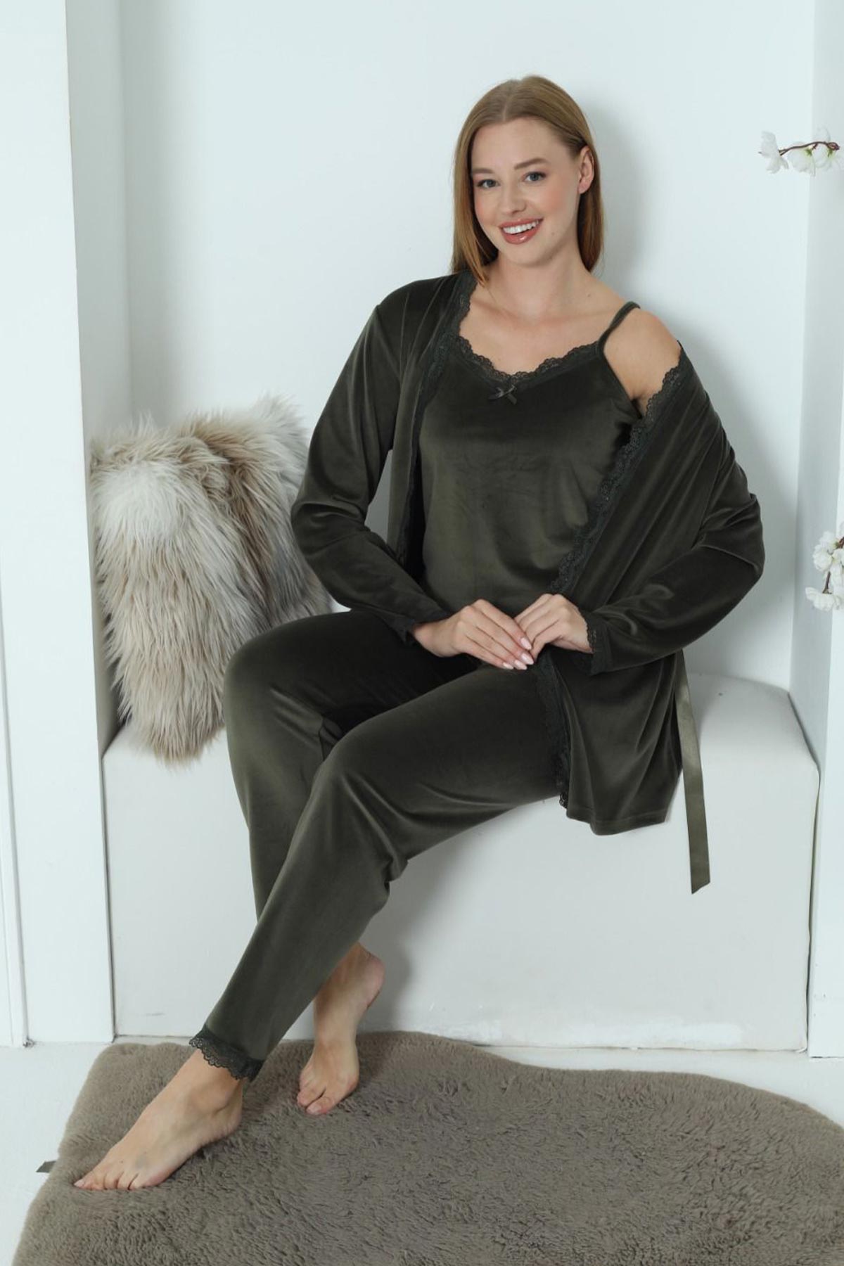 Pijamoni Kadın Kadife 3'lü Pijama Takımı İp Askılı Dantel Detaylı - Haki Yeşili - Thumbnail