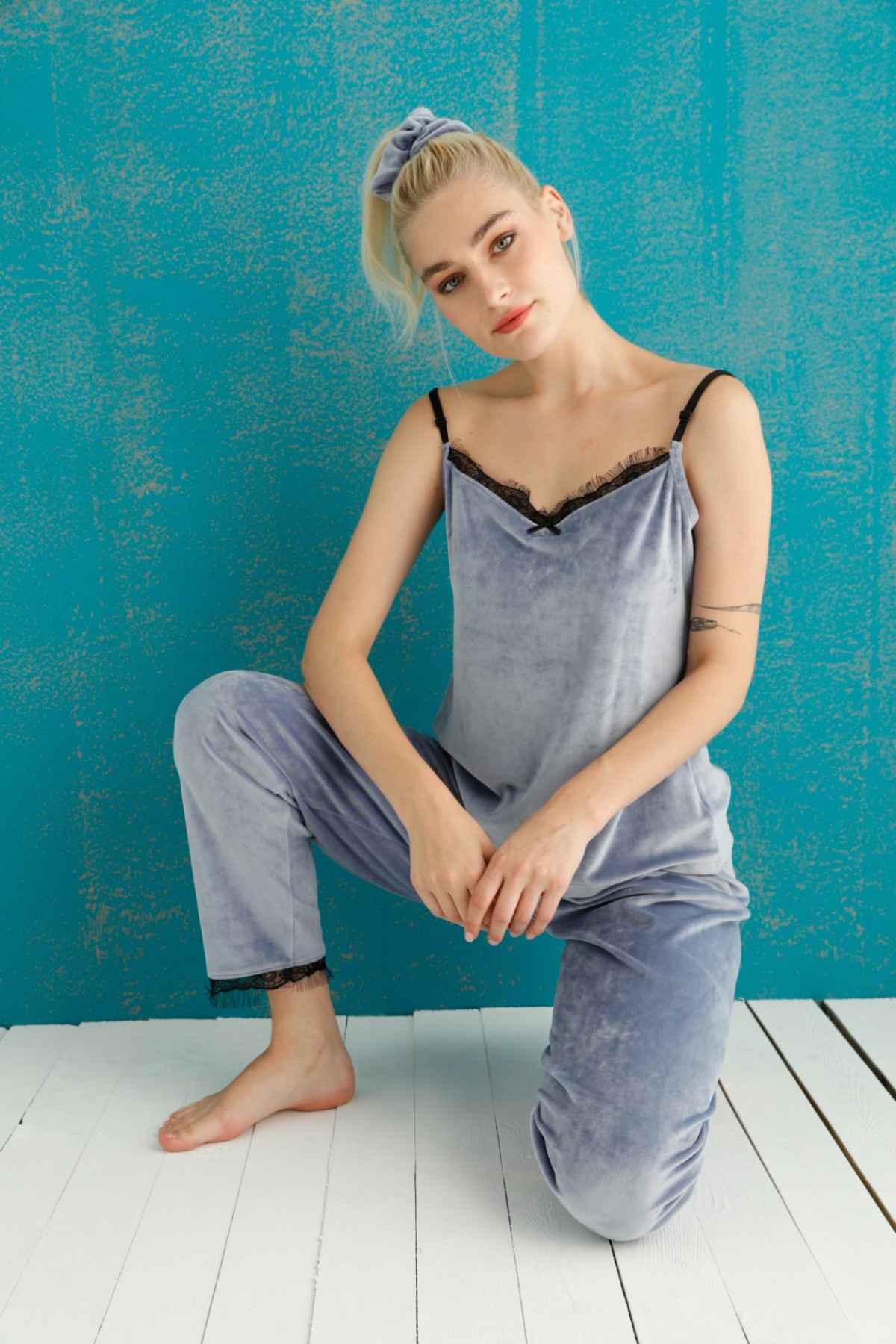 Pijamoni Kadın Kadife 3'lü Pijama Takımı İp Askılı Dantel Detaylı - Mavi - Thumbnail