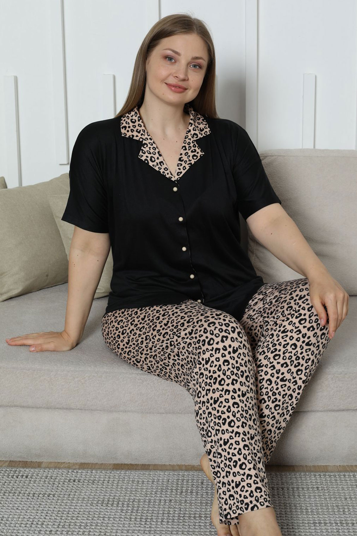 Pijamoni Kadın Pijama Takımı Büyük Beden Gömlek Yaka Kısa Kollu Milan Kumaş Desenli - Siyah - Thumbnail