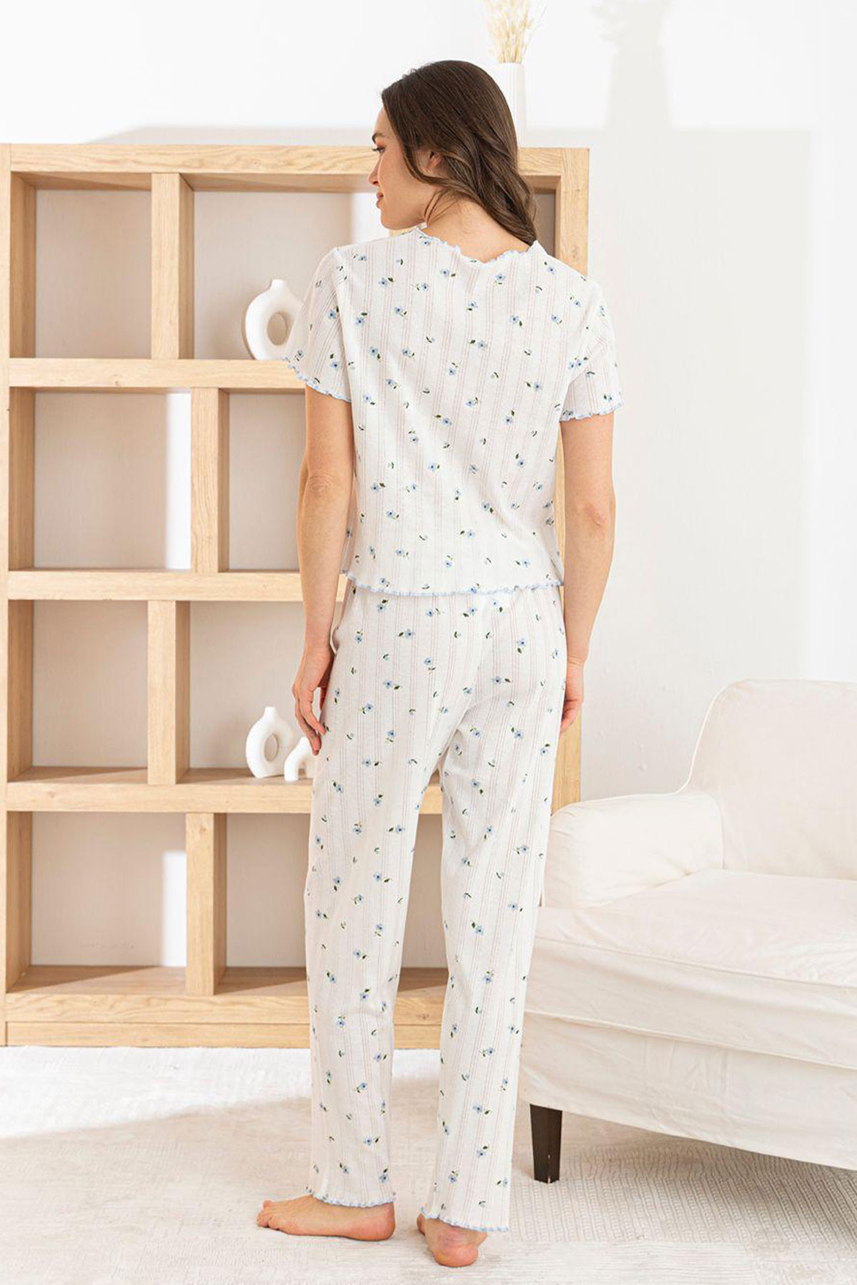Pijamoni Kadın Pijama Takımı Kısa Kollu Fiyonklu Yaka Çiçek Desenli Transferli Ribana - Beyaz - Thumbnail