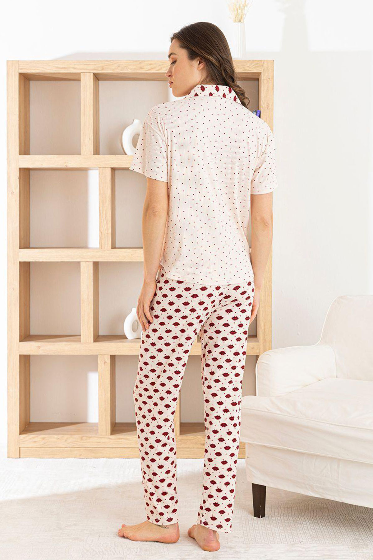 Pijamoni Kadın Pijama Takımı Kısa Kollu Gömlek Yaka Dudak Desenli Oslo Kumaş - Ekru - Thumbnail