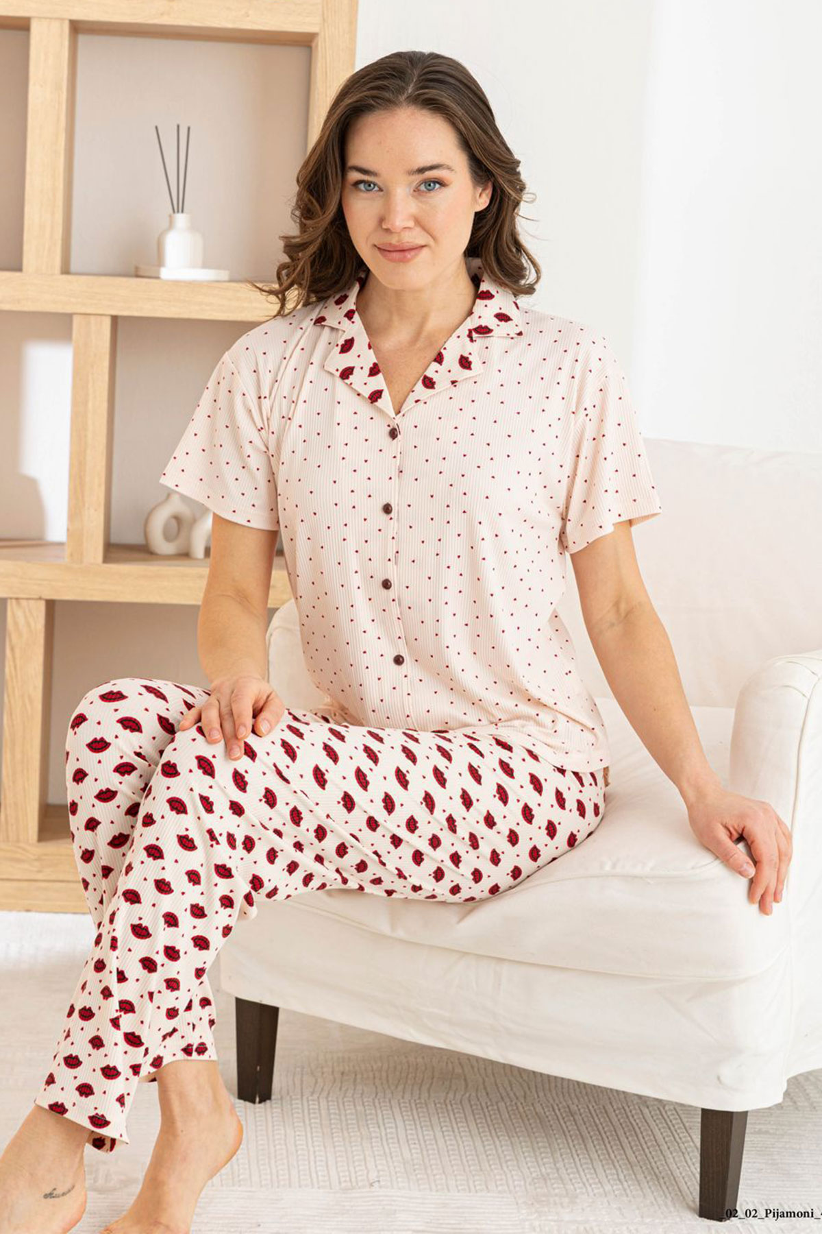 Pijamoni Kadın Pijama Takımı Kısa Kollu Gömlek Yaka Dudak Desenli Oslo Kumaş - Ekru - Thumbnail