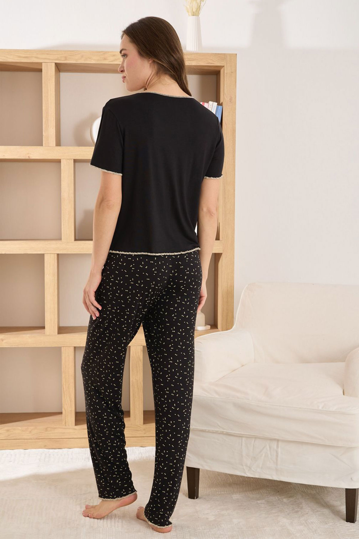Pijamoni Kadın Pijama Takımı Kısa Kollu V Yaka Fiyonklu Ring Viskon Desenli - Siyah - Thumbnail