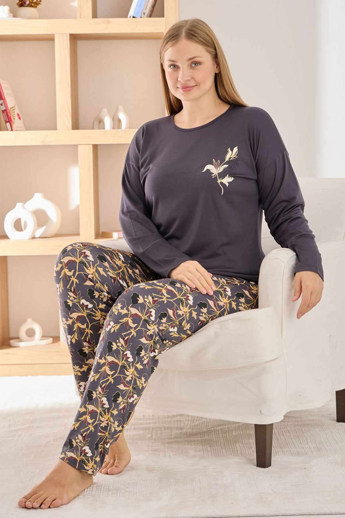 Pijamoni Kadın Pijama Takımı Uzun Kollu Bisiklet Yaka Büyük Beden Sofya Yaprak Desenli - Koyu Gri - Thumbnail