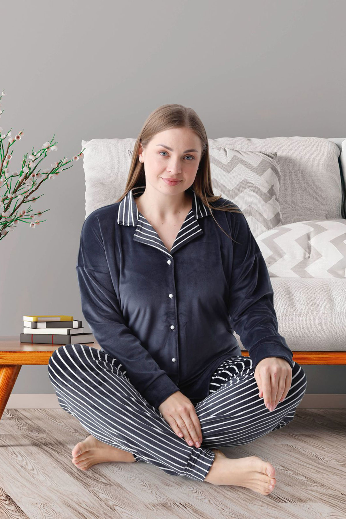 Pijamoni Kadın Pijama Takımı Uzun Kollu Gömlek Yaka Büyük Beden Kadife Manşetli Paça Çizgili - Siyah - Thumbnail