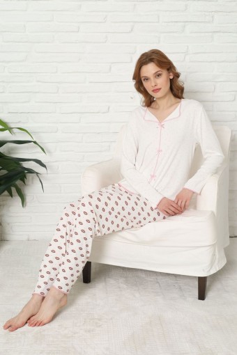 PİJAMONİ - Pijamoni Kadın Pijama Takımı Uzun Kollu V Yaka Fiyonklu Berlin Raporlu Dudak Desenli - Ekru