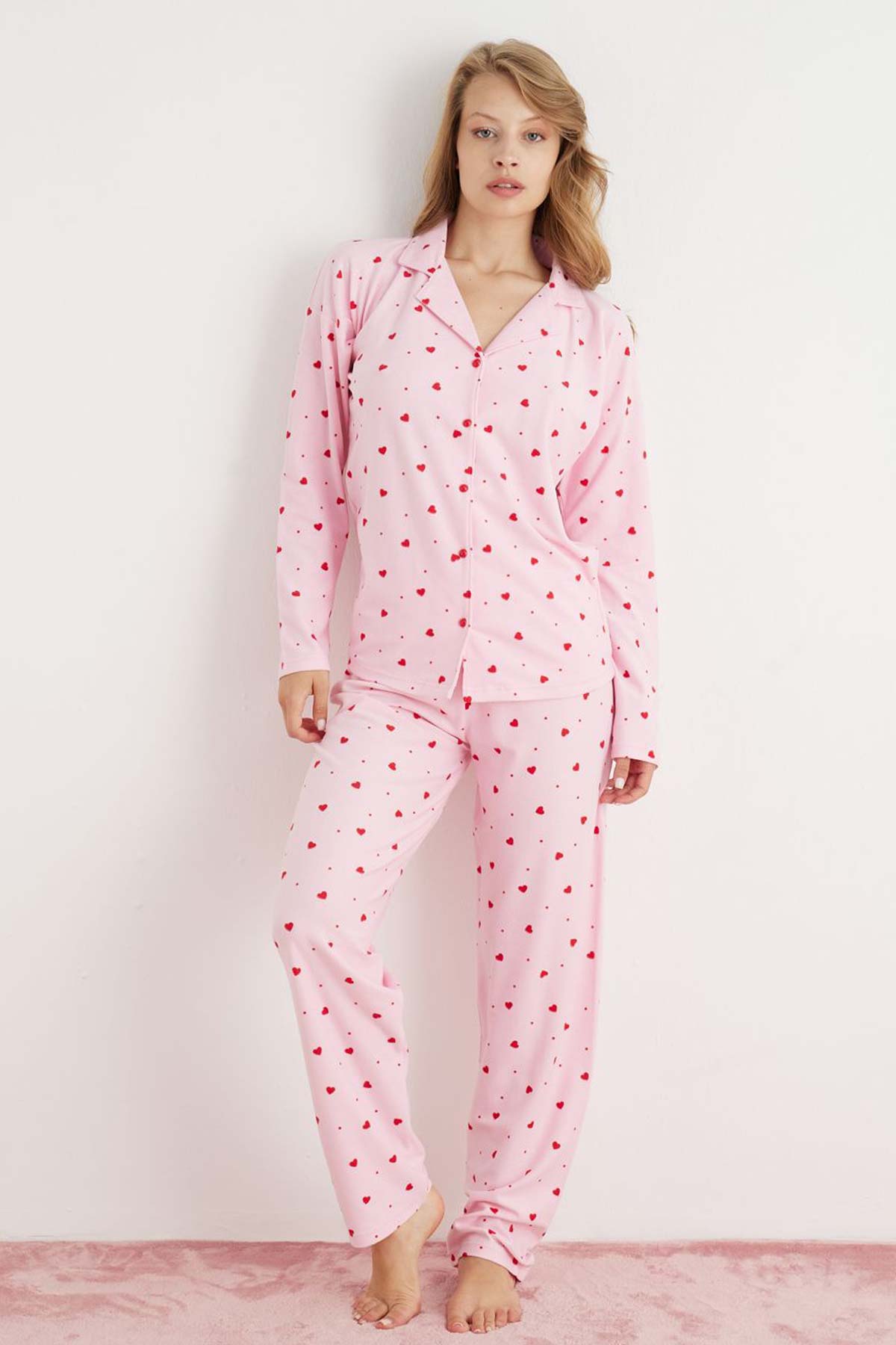 Pijamoni Kadın Pijama Takımı Uzun Kolu Gömlek Yaka Kalp Desenli Süet - Pembe - Thumbnail
