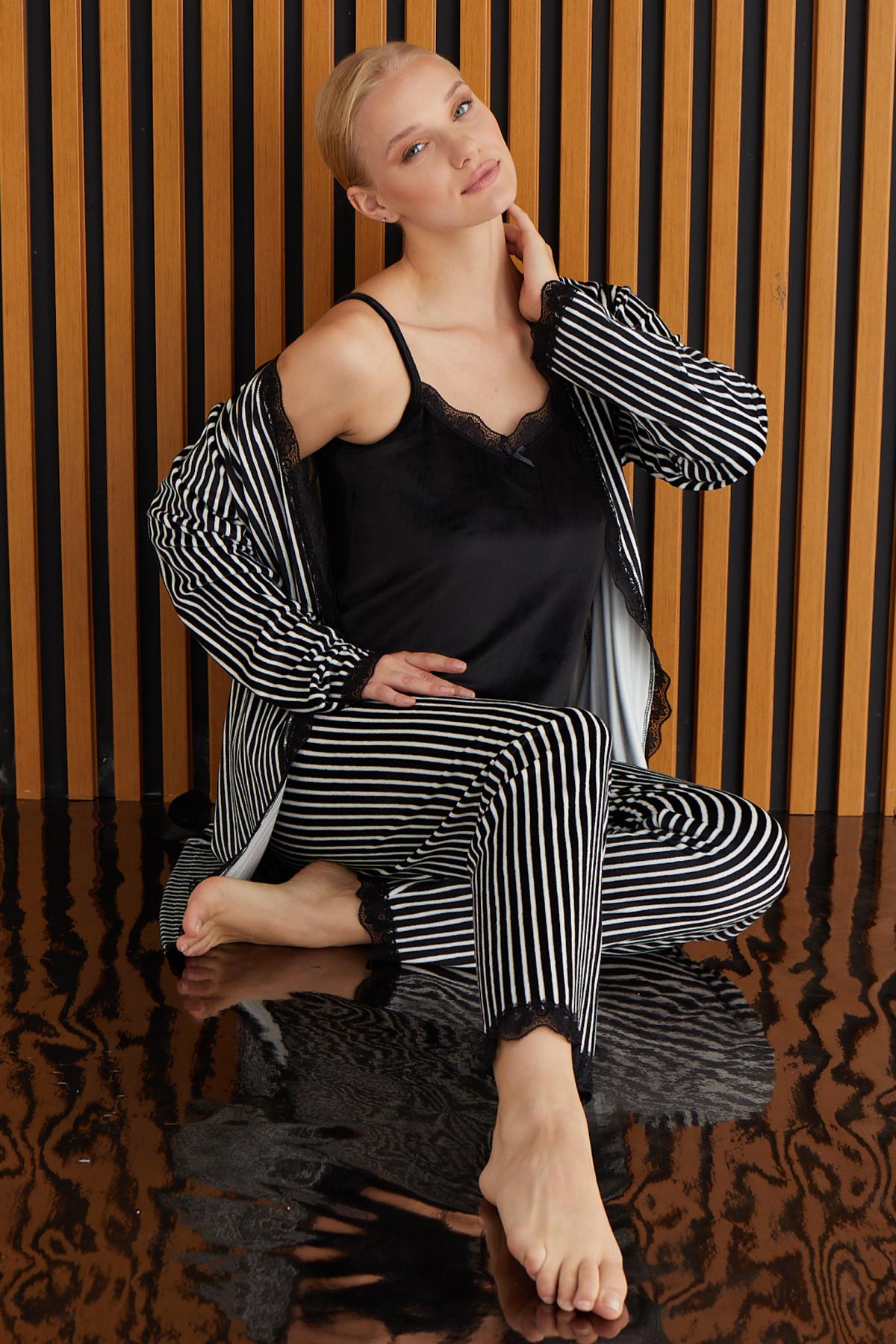 Pijamoni Kadın Sabahlıklı Pijama Takımı İp Askılı Kadife Desenli - Siyah - Thumbnail