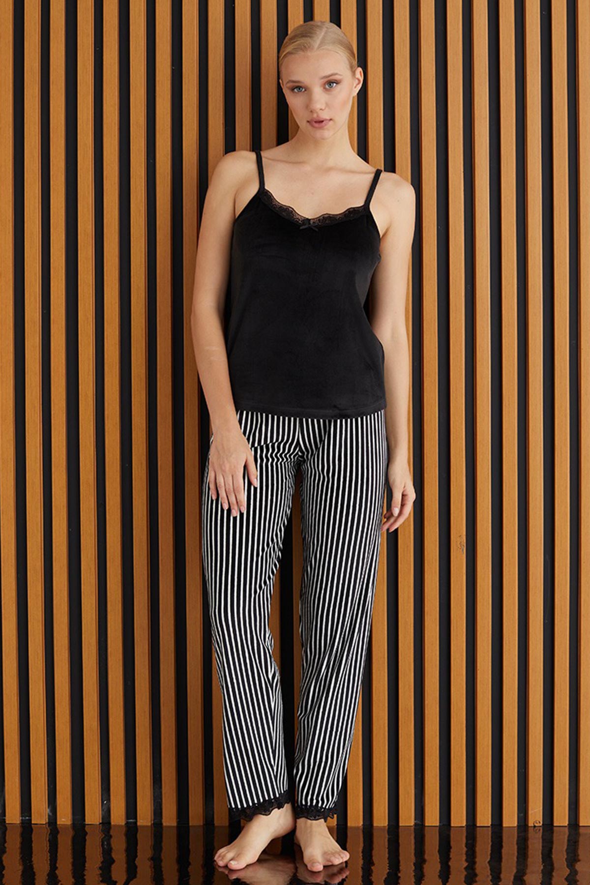 Pijamoni Kadın Sabahlıklı Pijama Takımı İp Askılı Kadife Desenli - Siyah - Thumbnail