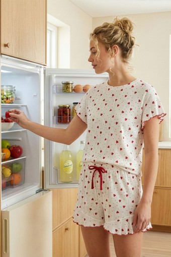 PİJAMONİ - Pijamoni Kadın Şortlu Takım Kısa Kol Bisiklet Yaka Kalp Desenli Transferli Ribana - Beyaz