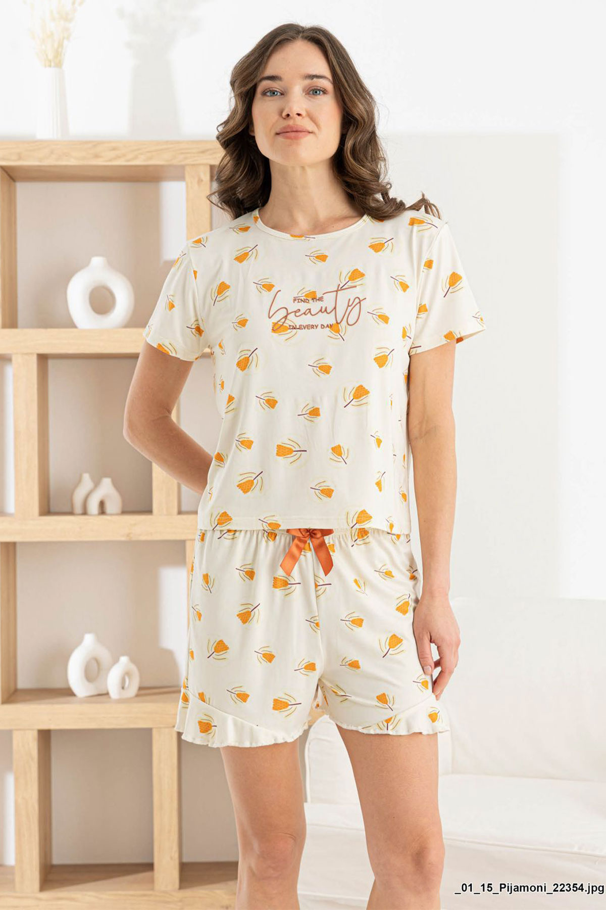 Pijamoni Kadın Şortlu Takım Kısa Kol Kalpli Şort Fırfırlı Milan Kumaş - Ekru - Thumbnail