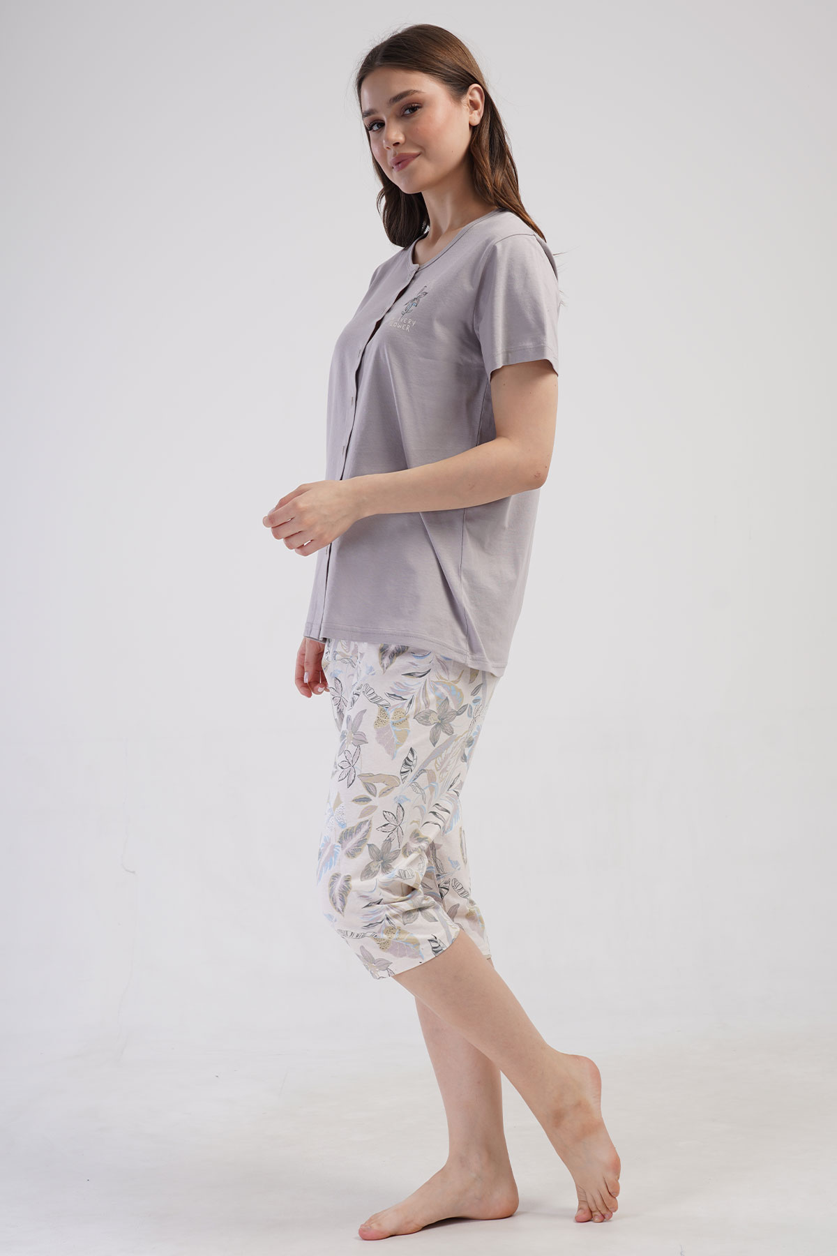 Pınarca Kadın Kapri Takım Büyük Beden Kısa Kollu Pamuklu Gömlek Yaka Çiçek Desenli - Gri - Thumbnail