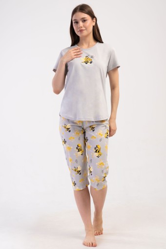 PINARCA EV GİYİM - Pınarca Kadın Kapri Takım Kısa Kollu Pamuklu Bisiklet Yaka Arı Baskılı - Gri