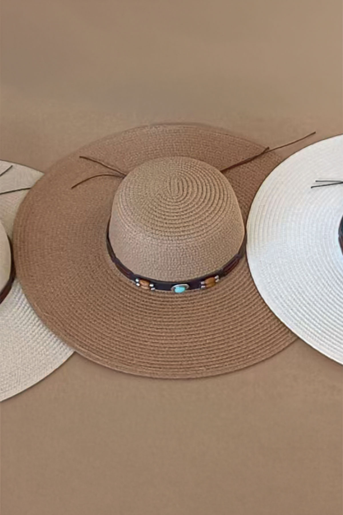 Suyutti Kadın Geniş Kenar Deri Aksesuarlı Hasır Şapka - Thumbnail